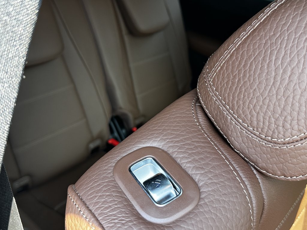 Used 2025 Mercedes-Benz GLS 450 4MATIC w/ AMG Line Exterior image 19