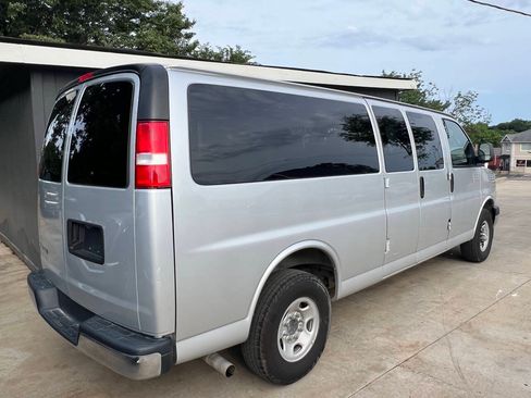 Used 2022 Chevrolet Express 3500 LT w/ LT Preferred Equipment Group RWD image 4