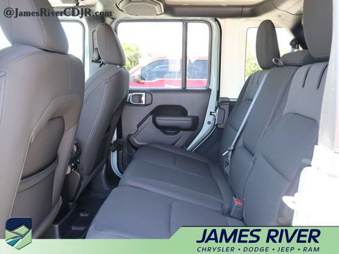 Used 2023 Jeep Wrangler Unlimited AWD/4WD image 16