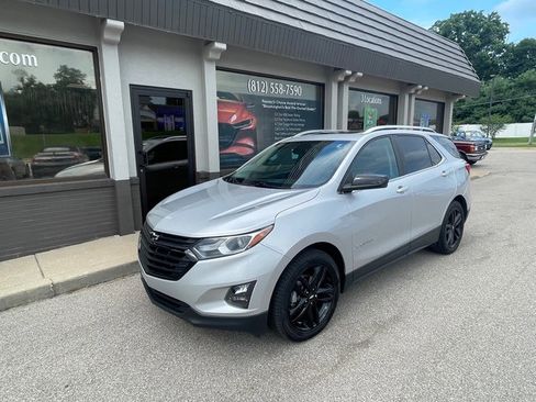 Used 2021 Chevrolet Equinox LT image 2