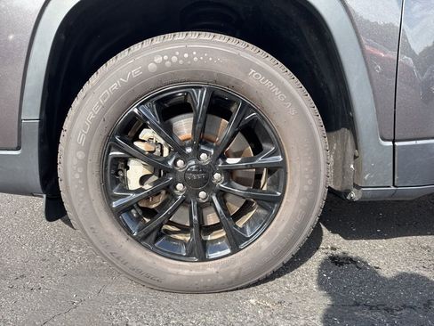 Used 2023 Jeep Cherokee Altitude Lux image 18