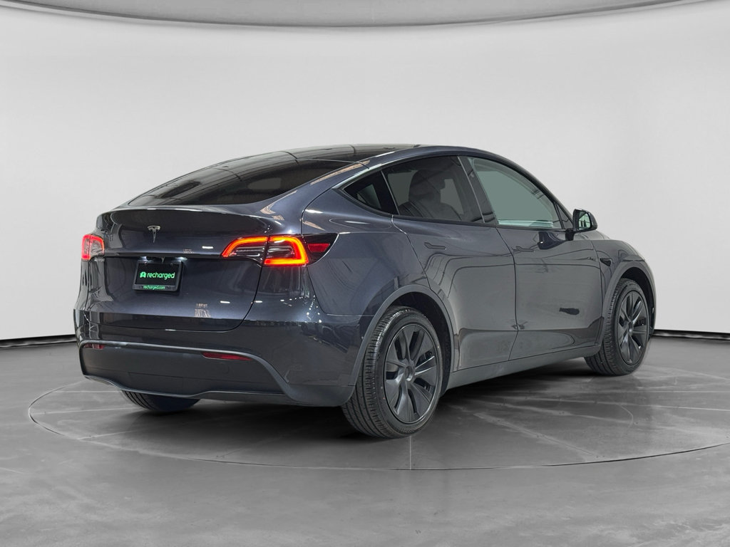 Used 2025 Tesla Model Y Long Range RWD image 3