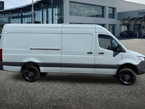 New 2026 Mercedes-Benz Sprinter 2500 image 3