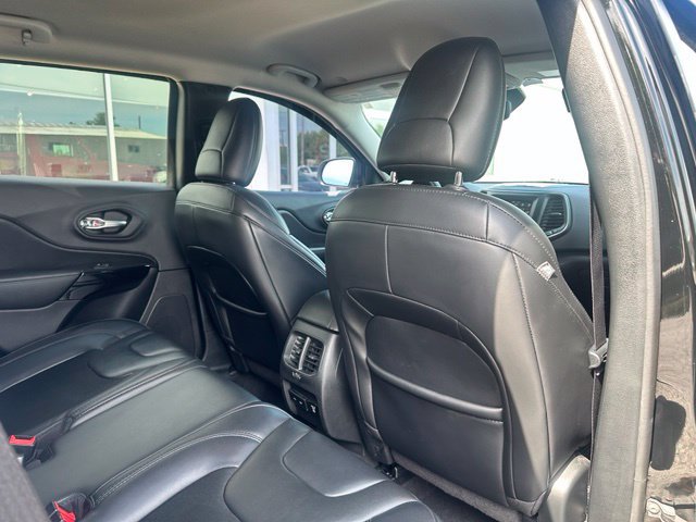 Used 2020 Jeep Cherokee Latitude Plus AWD/4WD image 17