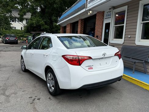 Used 2017 Toyota Corolla LE w/ Carpet Mat Package (TMS) FWD image 3