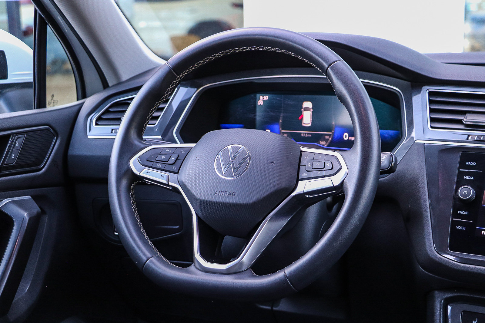 Used 2023 Volkswagen Tiguan SE FWD image 16