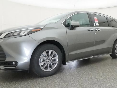 New 2026 Toyota Sienna XLE FWD image 17