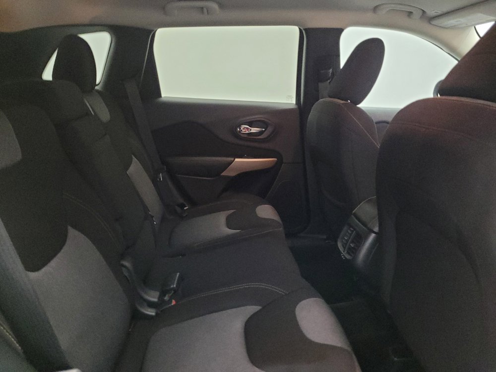 Used 2018 Jeep Cherokee Latitude AWD/4WD image 19