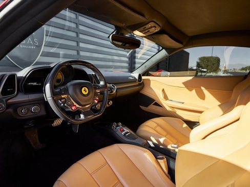 Used 2013 Ferrari 458 Italia Coupe image 2