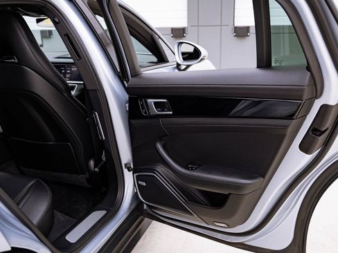 Used 2018 Porsche Panamera 4 image 27