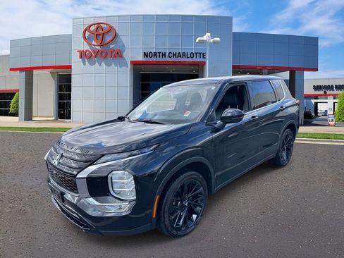 Used 2024 Mitsubishi Outlander SE Black Edition image 5