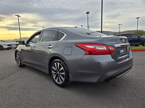 Used 2016 Nissan Altima 2.5 SL w/ 2.5 Technology Package image 4