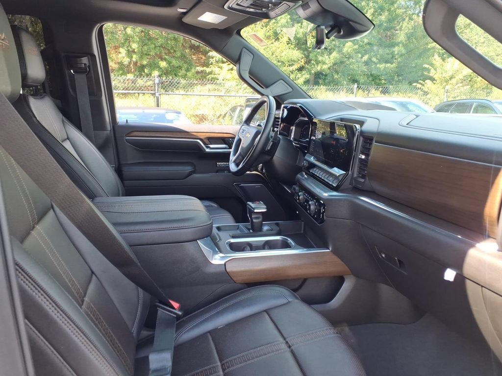 Certified 2023 Chevrolet Silverado 1500 High Country w/ High Country Premium Package AWD/4WD image 17