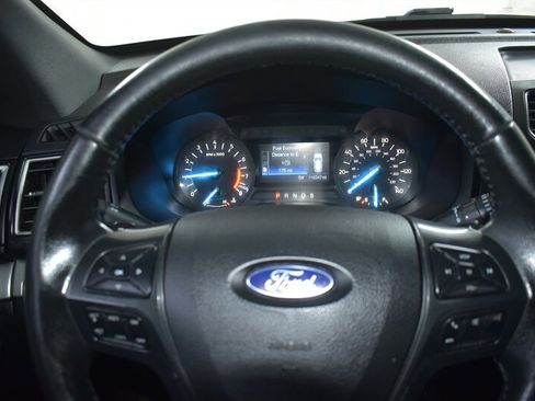 Used 2016 Ford Explorer XLT AWD/4WD image 9
