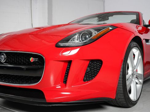 Used 2014 Jaguar F-TYPE S RWD image 32