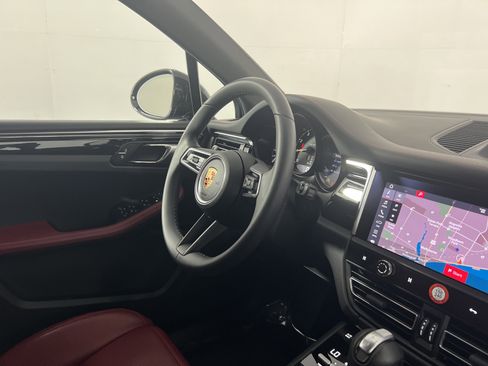 Used 2026 Porsche Macan AWD/4WD image 12