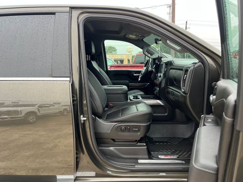 Used 2022 Chevrolet Silverado 2500 LTZ w/ LTZ Plus Package AWD/4WD image 9