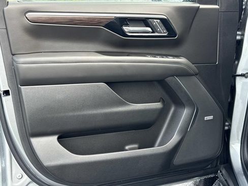 New 2026 Chevrolet Suburban LT w/ Comfort Package AWD/4WD image 8