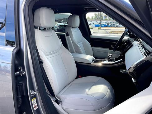 Used 2025 Land Rover Range Rover Sport image 7