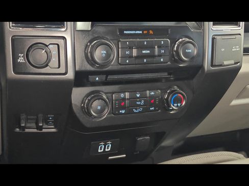 Used 2018 Ford F150 XLT w/ Equipment Group 302A Luxury AWD/4WD image 9