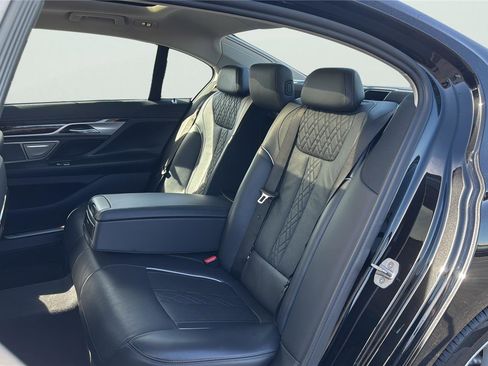 Used 2022 BMW 740i xDrive w/ Premium Package AWD/4WD image 12