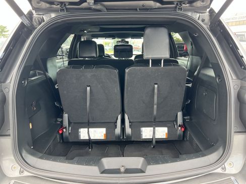 Used 2018 Ford Explorer XLT w/ Equipment Group 202A AWD/4WD image 27