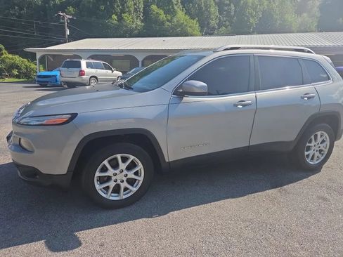 Used 2015 Jeep Cherokee Latitude AWD/4WD image 1