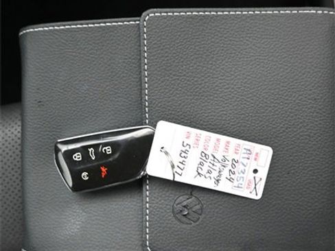 Used 2024 Volkswagen Atlas SE image 12