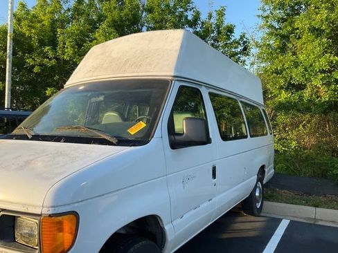 Used 2004 Ford E-350 and Econoline 350 Extended Super Duty RWD image 9
