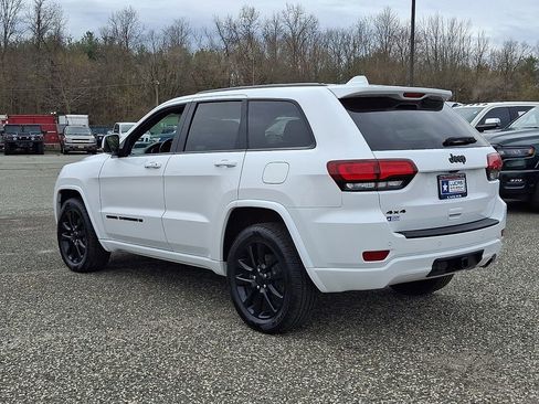 Used 2022 Jeep Grand Cherokee Laredo X AWD/4WD image 8