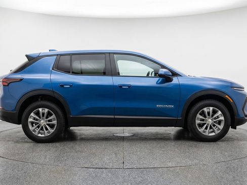 Used 2025 Chevrolet Equinox LT FWD image 11
