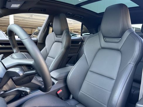 New 2025 Porsche Macan Electric image 5