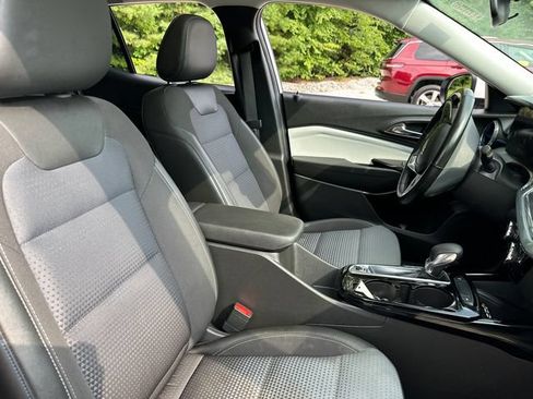 Certified 2024 Chevrolet Trax LT w/ Sunroof Package FWD image 16