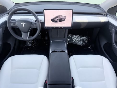 Used 2023 Tesla Model Y Long Range image 2