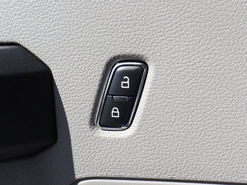 Used 2022 Ford F550 2WD Crew Cab Super Duty w/ Power Equipment Group image 18