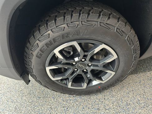 New 2026 Chevrolet Equinox ACTIV w/ LPO, Floor Liner Package image 8