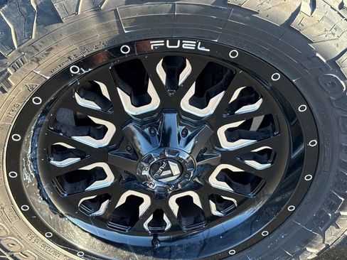 Used 2017 RAM 2500 Tradesman w/ Chrome Appearance Group image 10