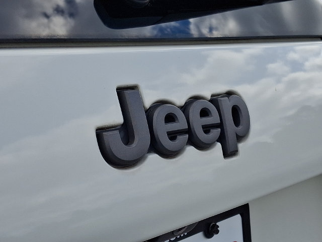 Used 2019 Jeep Cherokee Trailhawk AWD/4WD image 31