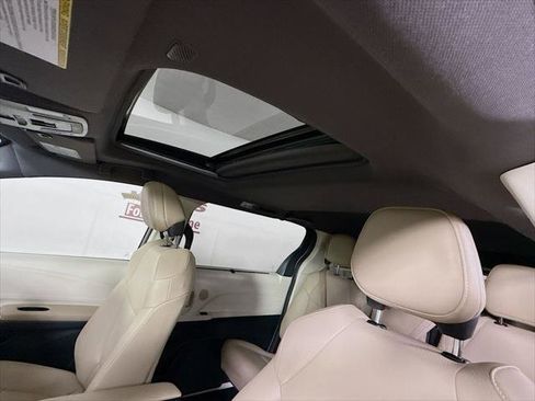 Certified 2021 Toyota Sienna XLE FWD image 11