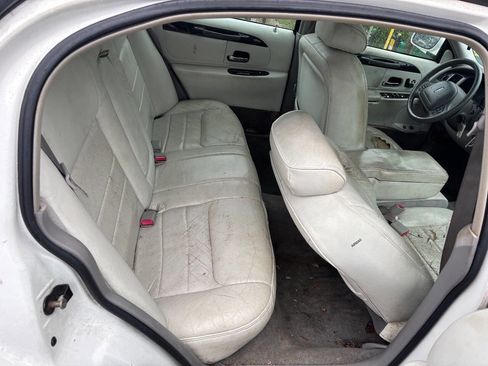 Used 2000 Lincoln Town Car Signature image 15
