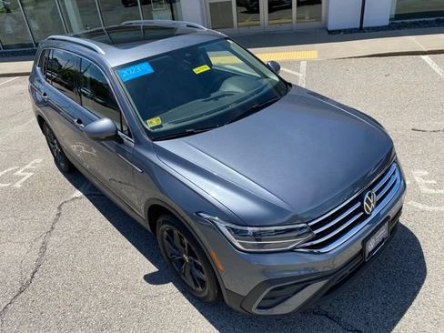 Certified 2023 Volkswagen Tiguan SE w/ Panoramic Sunroof Package AWD/4WD image 11