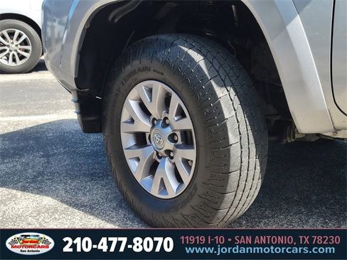 Used 2018 Toyota Tacoma SR5 w/ Exterior Package image 29