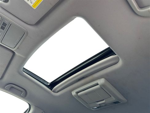 Used 2018 Honda Pilot Touring image 31