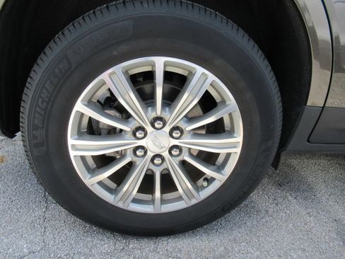 Used 2019 Cadillac XT5 Luxury FWD image 9