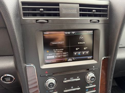 Used 2015 Lincoln Navigator 4WD image 16