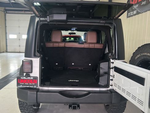 Used 2011 Jeep Wrangler Unlimited Rubicon w/ Dual Top Group AWD/4WD image 9