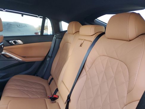 Certified 2025 BMW X6 xDrive40i w/ Executive Package image 24