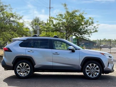 Used 2019 Toyota RAV4 XLE Premium w/ Cold Weather Package AWD/4WD image 6