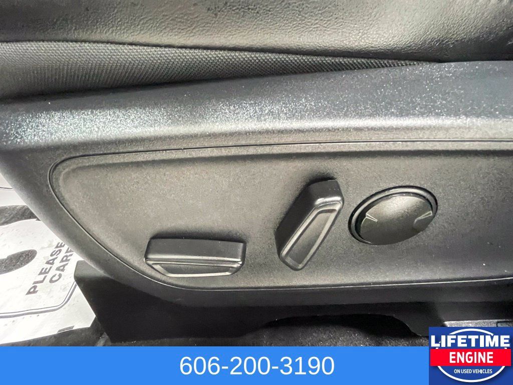 Used 2025 Ford Escape ST-Line AWD/4WD image 18