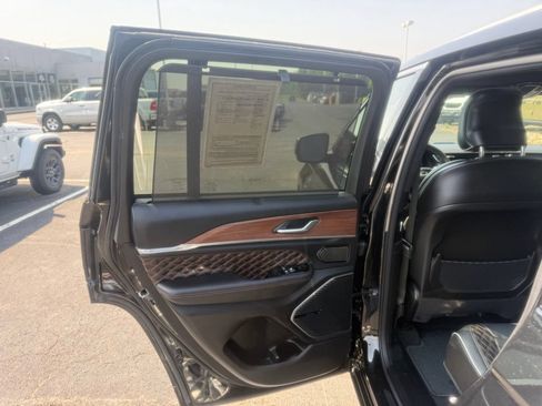 Used 2023 Jeep Grand Cherokee Summit w/ Advanced Protech Group IV AWD/4WD image 35